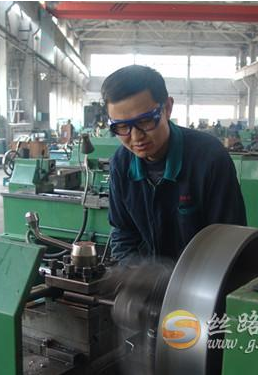 吳澤勇：平凡中見(jiàn)真章的“車間匠人”