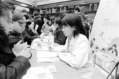 蘭州大學第一醫(yī)院舉行“新年！新高度！”兒童保健義診活動