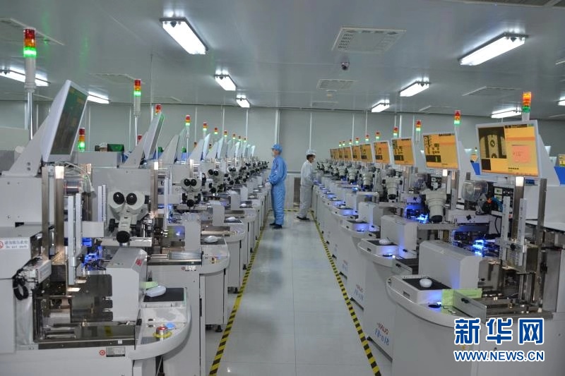 【甘肅全民戰(zhàn)“疫”】甘肅天水：紅外測(cè)溫儀芯片加工企業(yè)加緊生產(chǎn)