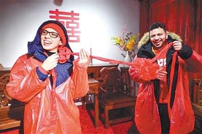 寧波百名外籍人士走進前童古鎮(zhèn) 體驗?zāi)晡丁胺沁z”文化 寧波百名外籍人士走進前童古鎮(zhèn) 體驗?zāi)晡丁胺沁z”文化