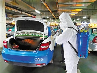 免費(fèi)接送一線抗“疫”人員 蘭州奔馬雷鋒車隊(duì)，你們真棒！