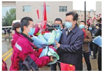 慶陽(yáng)市第二、三批支援湖北醫(yī)療隊(duì)12名隊(duì)員凱旋