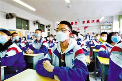 甘肅省初三和高一、高二年級學(xué)生昨日開學(xué) 青春校園又聞瑯瑯讀書聲