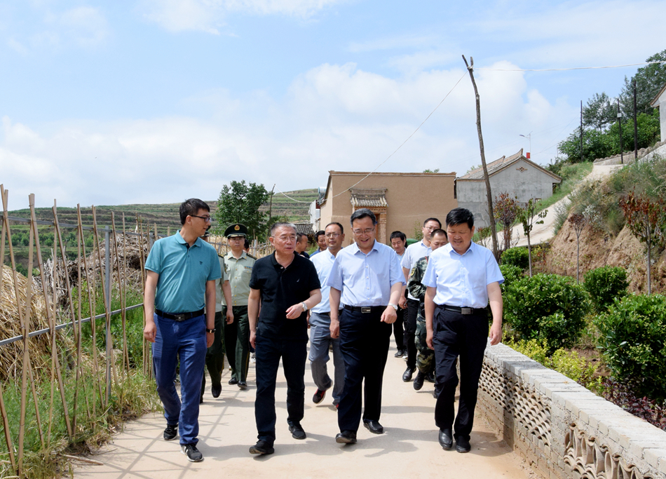 王銳深入麥積區(qū)、甘谷縣掛牌督戰(zhàn)村調研指導脫貧攻堅工作