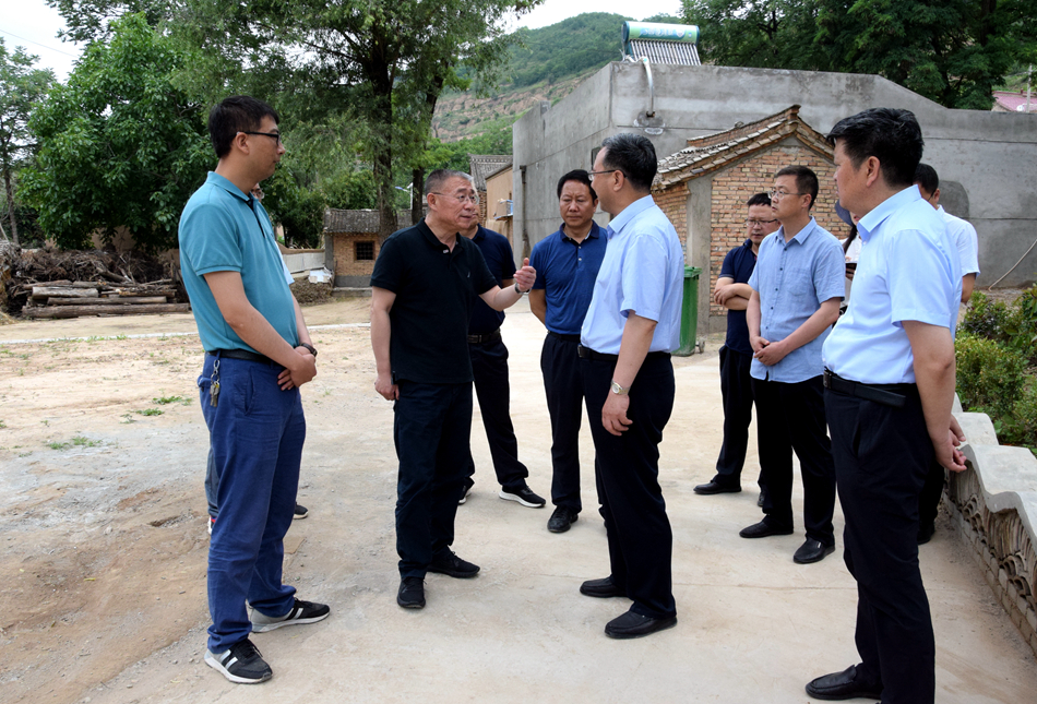 王銳深入麥積區(qū)、甘谷縣掛牌督戰(zhàn)村調(diào)研指導脫貧攻堅工作