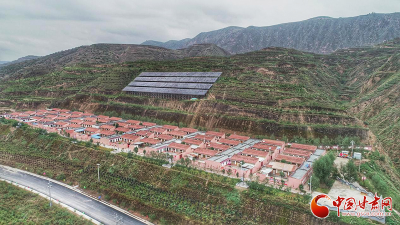 【跟著總書記看甘肅】布楞溝村：水引來了，路修通了，新農(nóng)村建起來了（圖）