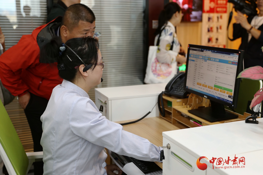 【走向我們的小康生活】蘭州：虛擬養(yǎng)老院托起幸?！跋﹃柤t”