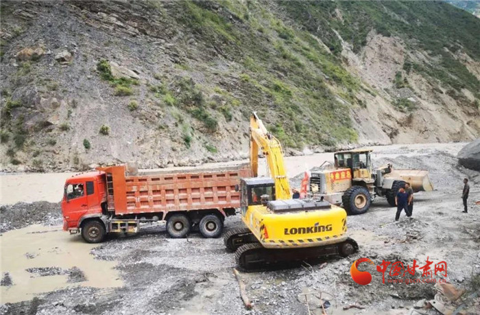 舟曲公路水毀搶險(xiǎn)第一個“攔路虎”被清除