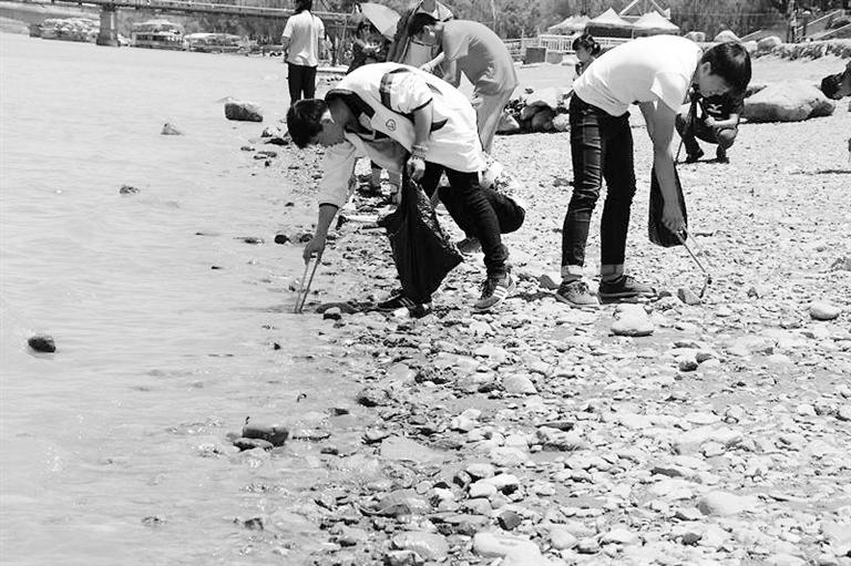 保護(hù)母親河，我們一直在路上……