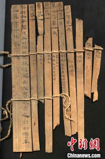 圖為藏于敦煌博物館內(nèi)的漢代簡(jiǎn)牘。敦煌市委宣傳部供圖
