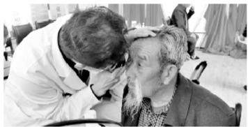 致敬時代楷?！瓣P愛八步沙林場大漠治沙人眼健康公益行動”啟動