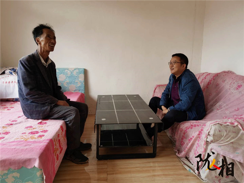 【隴人相】以扶貧為己任 把村民當(dāng)親人——記元古堆村黨支部第一書(shū)記、駐村幫扶工作隊(duì)隊(duì)長(zhǎng)陳元兵