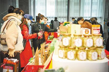 今天，在這里聽榆中的脫貧故事 ——榆中縣“脫貧攻堅宣傳周”發(fā)布活動暨脫貧攻堅主題成就展啟動側(cè)記