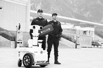 新奇！5G巡邏機器人亮相隴南武都街頭
