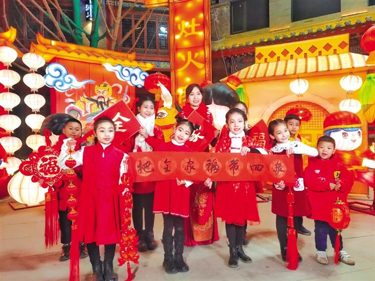 原創(chuàng)音樂電視《全家?！废蛱m州市人民拜年！