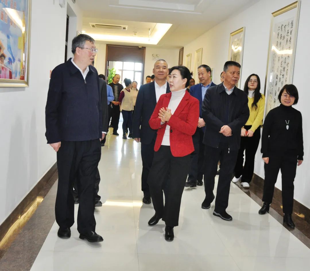 王嘉毅在省委黨的建設(shè)雜志社調(diào)研慰問時(shí)指出 圍繞中心 服務(wù)大局 辦好黨刊