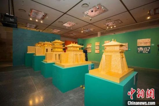 圖為呈現(xiàn)敦煌壁畫中的建筑和園林之美的復原模型。(資料圖) 敦煌研究院供圖