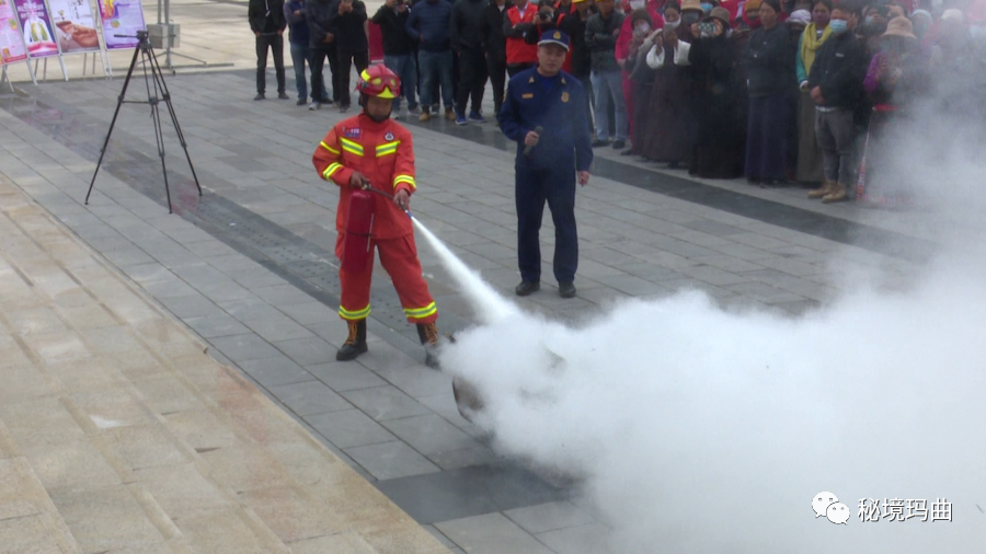 瑪曲縣舉行 “安全生產(chǎn)月”及“安全生產(chǎn)草原行”咨詢(xún)?nèi)栈顒?dòng)