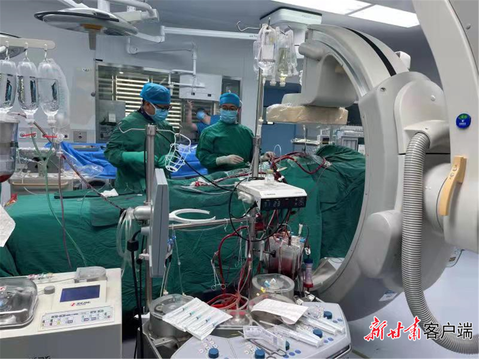 填補(bǔ)省內(nèi)空白，蘭大一院連續(xù)完成“一站式”雜交手術(shù)