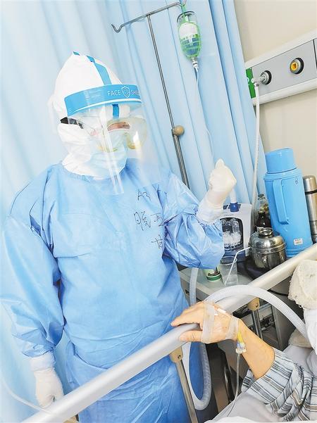 白衣天使 逆風(fēng)綻放——記第48屆南丁格爾獎(jiǎng)獲得者、慶陽(yáng)市人民醫(yī)院重癥監(jiān)護(hù)室護(hù)士長(zhǎng)脫亞莉