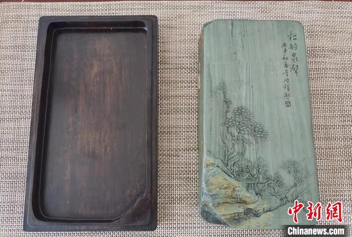 圖為盧保勝為提升洮硯文化內(nèi)涵，制作“一硯一銘、一盒一拓”成品展示?！堟?攝