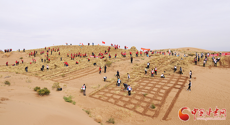 甘肅省委宣傳部、省文明辦、省志愿服務(wù)聯(lián)合會(huì)在古浪縣舉行壓沙主題文明實(shí)踐志愿服務(wù)活動(dòng)