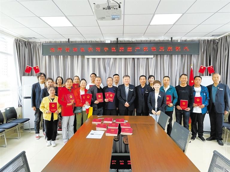 蘭州廣武門街道光輝村社區(qū) 91戶居民終于拿到了房產(chǎn)證！