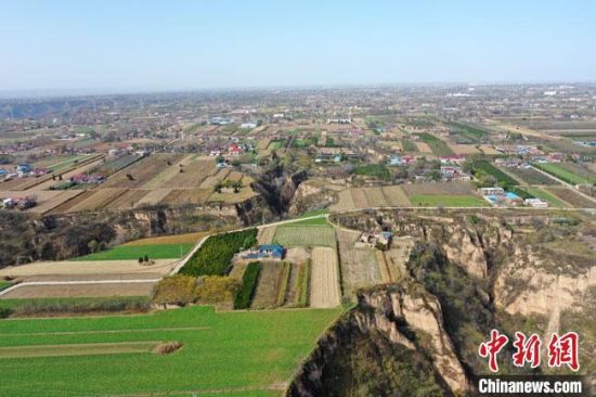 圖為位于甘肅省慶陽市西峰區(qū)境內(nèi)的南佐遺址地貌。(資料圖) 甘肅省文物局供圖