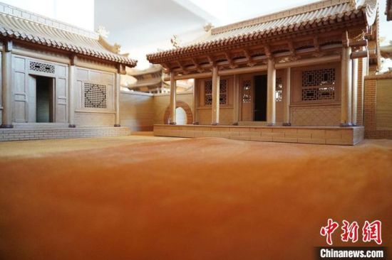 圖為微縮建筑蘭州四合院內(nèi)部結(jié)構(gòu)。　九美旦增 　攝