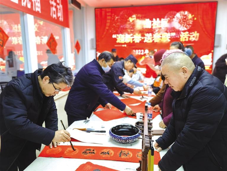 蘭州新區(qū)開展“墨香四溢送春聯(lián)·情暖文曲送祝?！被顒?>
        </a><em>蘭州新區(qū)開展“墨香四溢送春聯(lián)·情暖文曲送祝?！被顒?/em></li>
    <li><a  target=