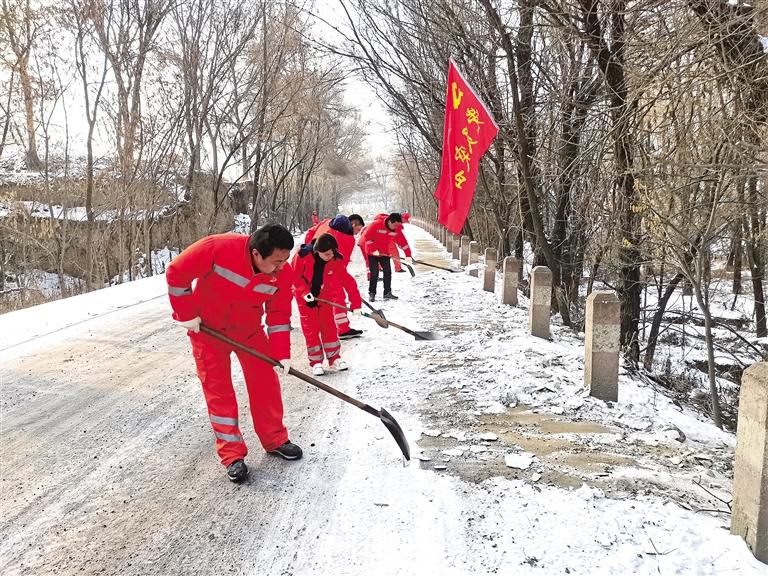 臨夏州東鄉(xiāng)公路段開(kāi)展“打冰防滑、黨員先行”主題黨日活動(dòng)