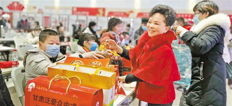 身殘志堅(jiān)的郭淑芳與愛同行37年 點(diǎn)一盞燈，照亮別人也照亮自己