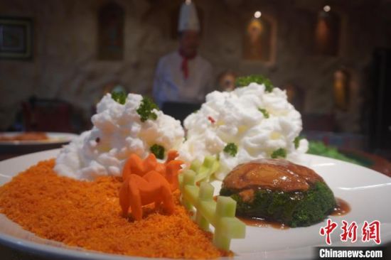 圖為敦煌菜代表菜肴展示?！【琶赖┰?攝