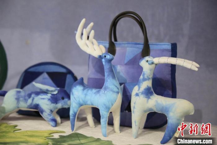 圖為許靜的非遺文創(chuàng)作品。(資料圖) 甘肅省非遺保護中心供圖