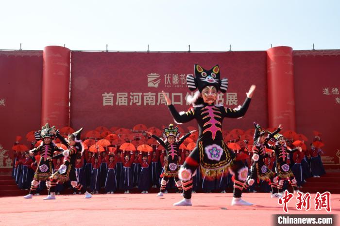 圖為首屆周口伏羲書(shū)展開(kāi)幕式表演。　梁照曾 攝
