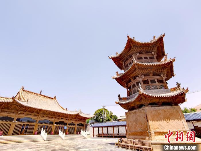 圖為阿河灘清真寺局部。　張?zhí)砀?攝