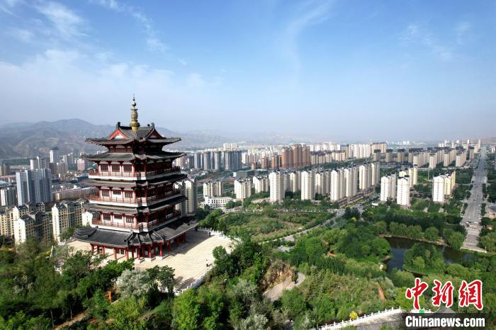 圖為航拍樂(lè)都區(qū)朝陽(yáng)山片區(qū)?！⊙Φ?攝