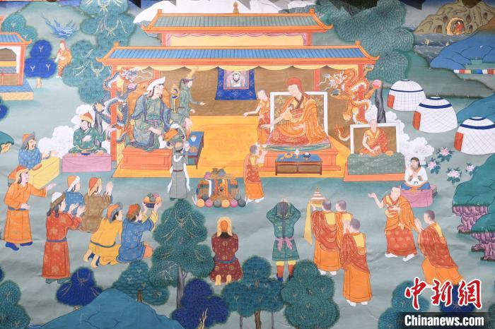 8月20日，在蘭州市博物館展出的大型歷史題材卷軸唐卡“涼州會盟”。　戴文昌 攝