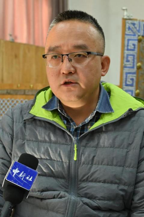 謝焱，甘肅省文物考古研究所副研究館員、考古研究二部主任、田野考古項(xiàng)目負(fù)責(zé)人。主持參與了張家川馬家塬戰(zhàn)國(guó)西戎墓地、臨潭磨溝齊家文化墓地等20多項(xiàng)考古調(diào)查、發(fā)掘工作，曾獲得中國(guó)國(guó)家文物局田野考古二、三等獎(jiǎng)，“十二五”文物保護(hù)科學(xué)和技術(shù)創(chuàng)新二等獎(jiǎng)等榮譽(yù)。