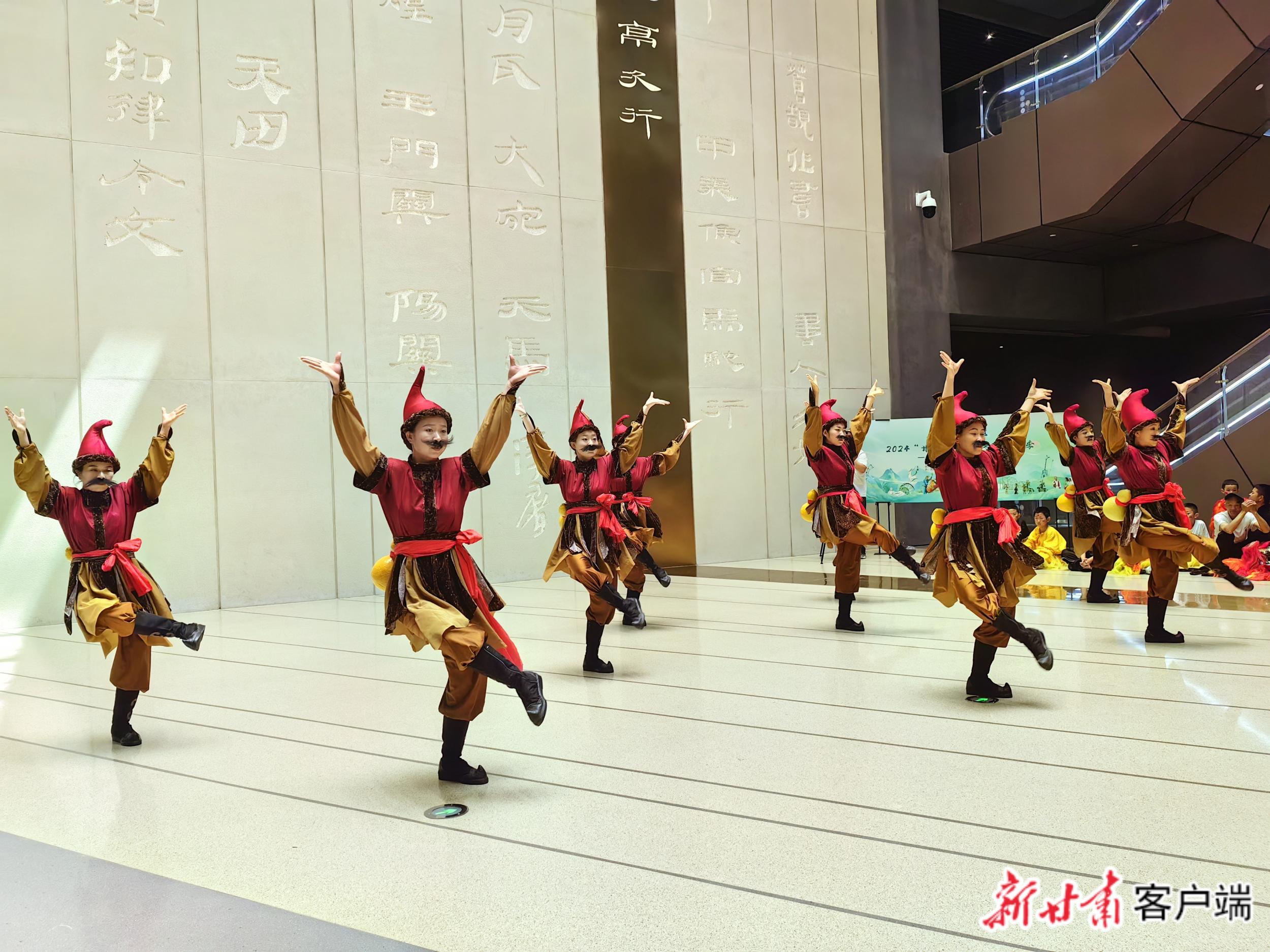 《胡騰舞》　本文圖片均由新甘肅·甘肅日?qǐng)?bào)記者　何佳?！z