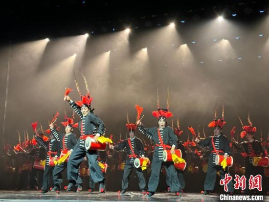 圖為涼州攻鼓子表演。楊娜 攝