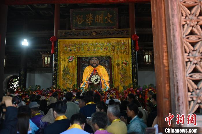 6月21日，2024(甲辰)年公祭中華人文始祖伏羲大典在甘肅天水舉行，來自海峽兩岸及港澳地區(qū)約500人現(xiàn)場共祭中華人文始祖伏羲。中新社記者 李亞龍 攝