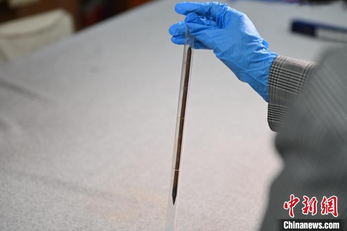 2024年5月7日，甘肅省博物館館藏國(guó)寶級(jí)文物“白馬作”毛筆。李亞龍　攝