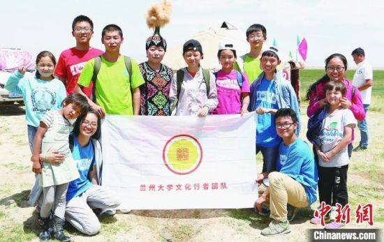 圖為蘭州大學文化行者團隊走進民族社區(qū)。(資料圖)蘭州大學供圖