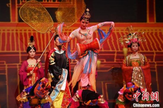 2023年第六屆敦煌文博會(huì)期間，系列演藝上演。(資料圖)李亞龍 攝