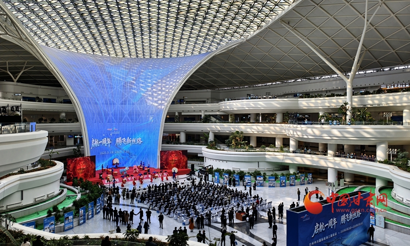 蘭州中川國際機(jī)場三期投運(yùn)一周年：旅客吞吐量1769萬人次