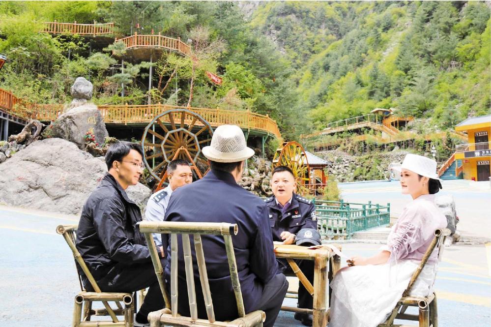 積石山公安走進(jìn)大墩峽開展民法典普法宣傳